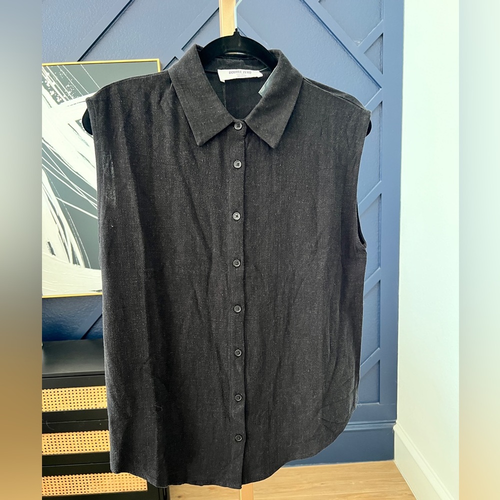 Double Zero Heather Black Sleeveless Button-Down Top